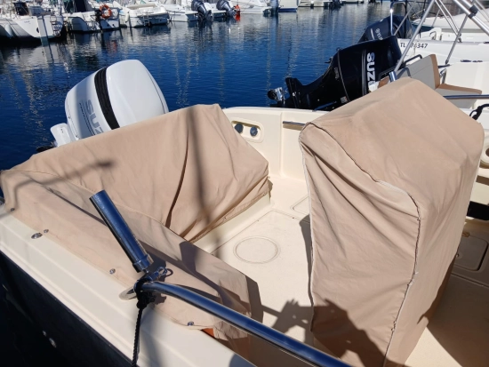 Invictus Yacht 240 usado à venda