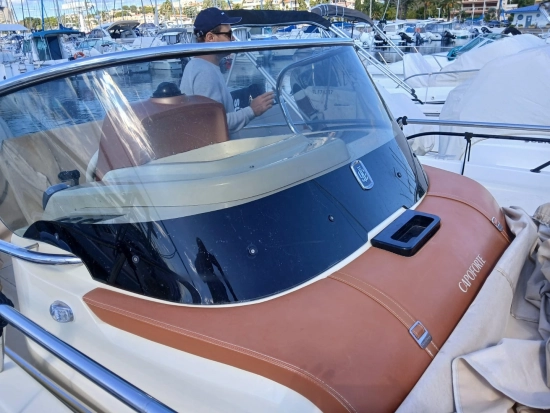 Invictus Yacht 240 usado à venda