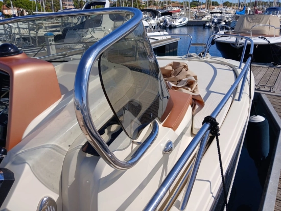 Invictus Yacht 240 usado à venda