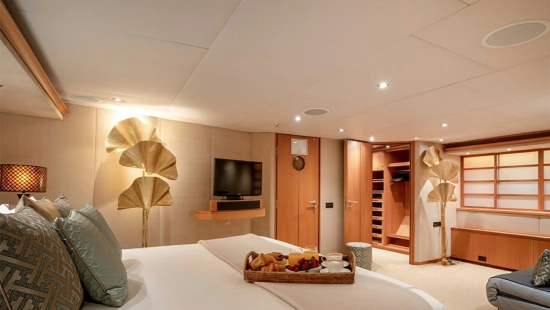 Lurssen 140 usado à venda