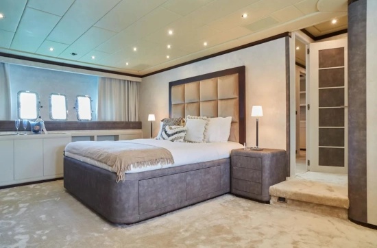 Overmarine Group SPA Mangusta 108 usado à venda