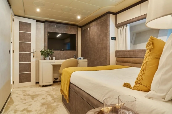 Overmarine Group SPA Mangusta 108 usado à venda