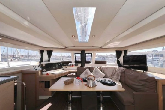 Fountaine Pajot Lucia 40 usado à venda