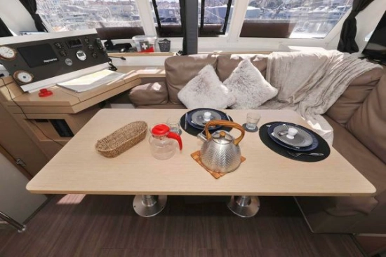 Fountaine Pajot Lucia 40 usado à venda