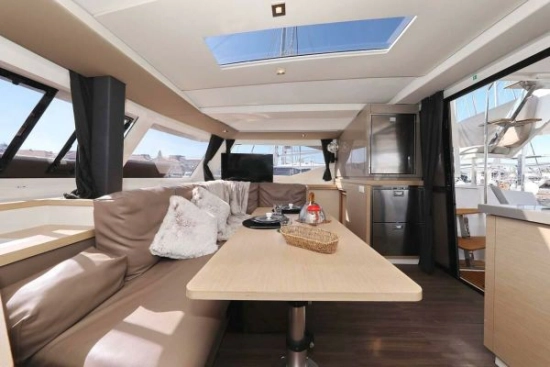 Fountaine Pajot Lucia 40 usado à venda