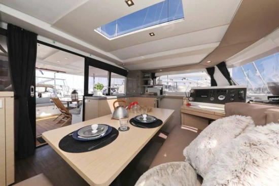 Fountaine Pajot Lucia 40 usado à venda