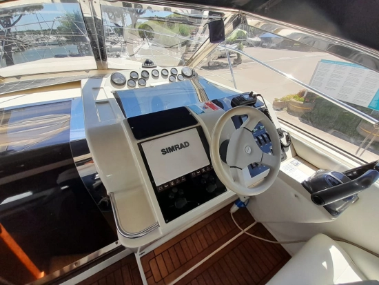 Fairline 33 usado à venda