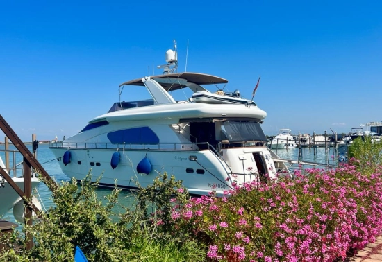 Elegance Yacht 68 usata in vendita