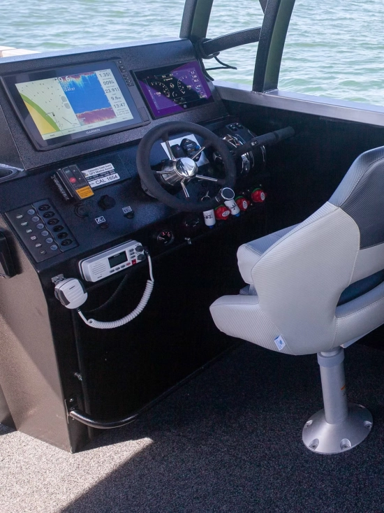 Finish Line wide body Escape Catamaran nuevo en venta