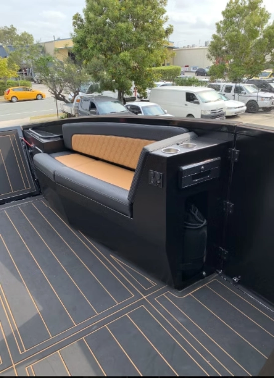 Finish Line wide body Escape Catamaran nuevo en venta