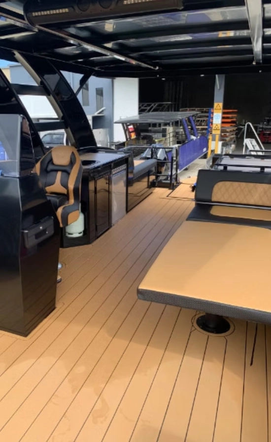 Finish Line wide body Escape Catamaran nuevo en venta