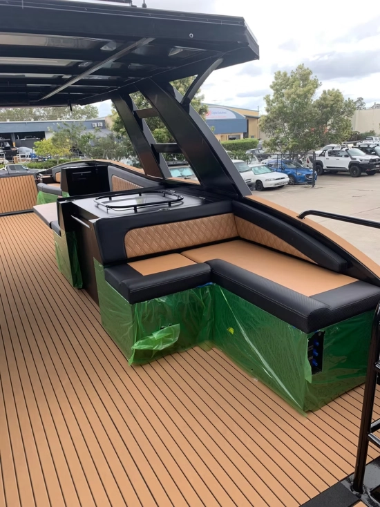 Finish Line wide body Escape Catamaran nuevo en venta