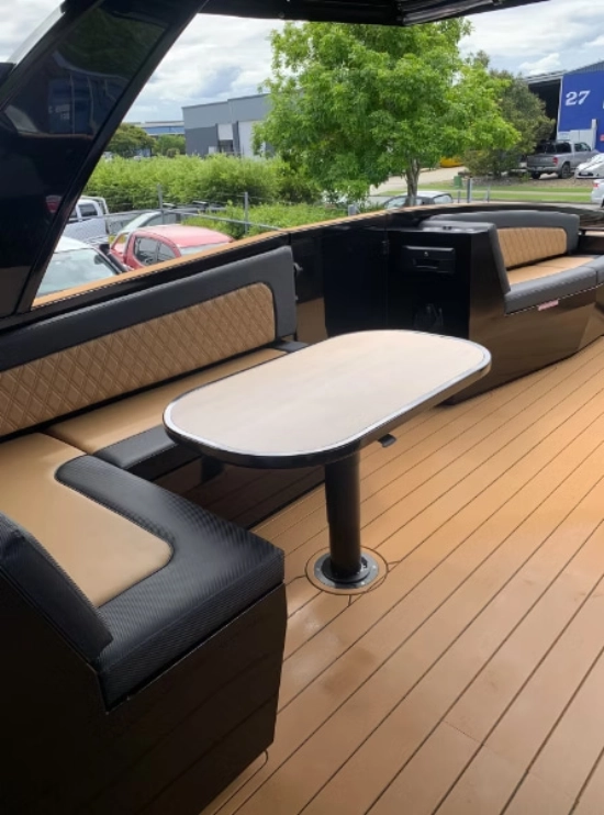 Finish Line wide body Escape Catamaran nuevo en venta