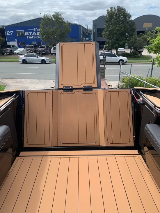 Finish Line wide body Escape Catamaran nuevo en venta