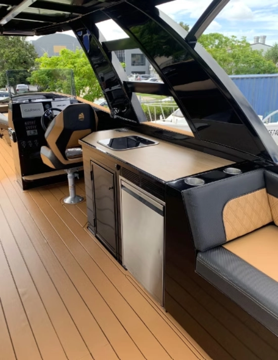 Finish Line wide body Escape Catamaran nuevo en venta
