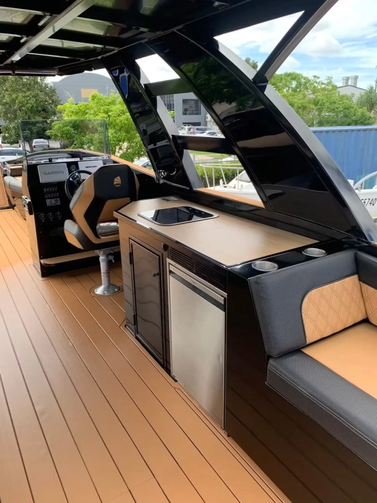 Finish Line wide body Escape Catamaran nuevo en venta