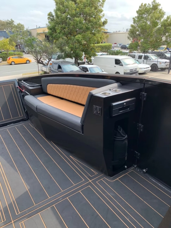 Finish Line wide body Escape Catamaran nuevo en venta