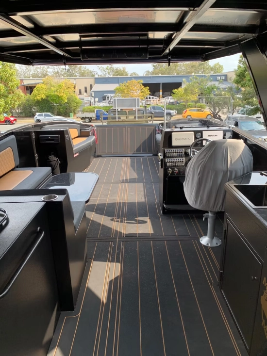 Finish Line wide body Escape Catamaran nuevo en venta