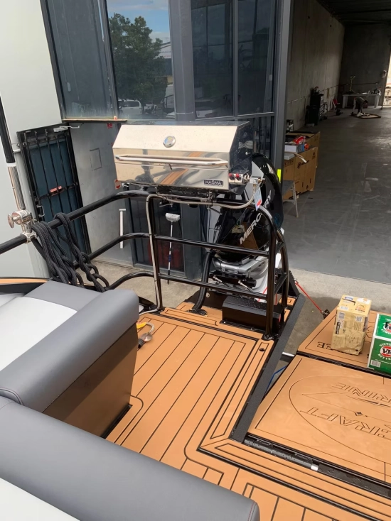 Finish Line wide body Escape Catamaran nuevo en venta