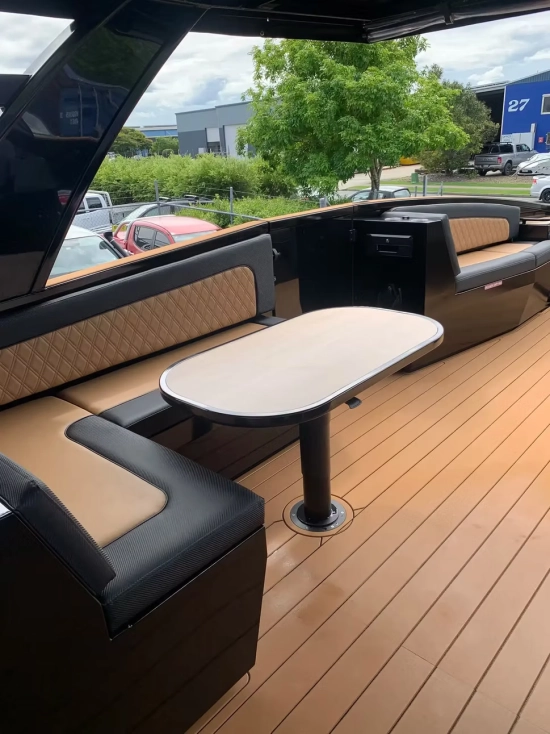 Finish Line wide body Escape Catamaran nuevo en venta
