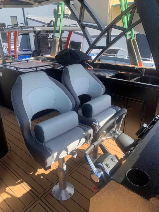 Finish Line Sports Cat & Enclosed Cabin Open nuevo en venta