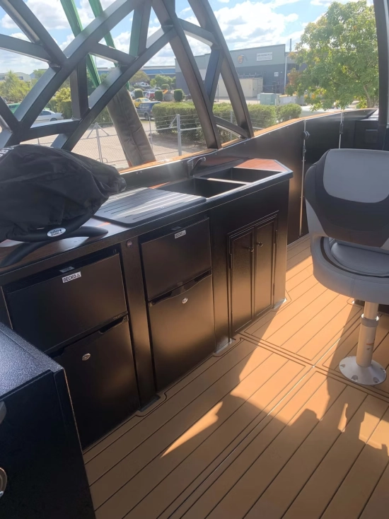 Finish Line Sports Cat & Enclosed Cabin Open nuevo en venta
