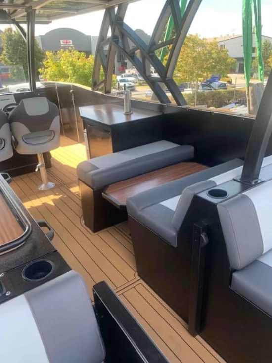 Finish Line Sports Cat & Enclosed Cabin Open nuevo en venta