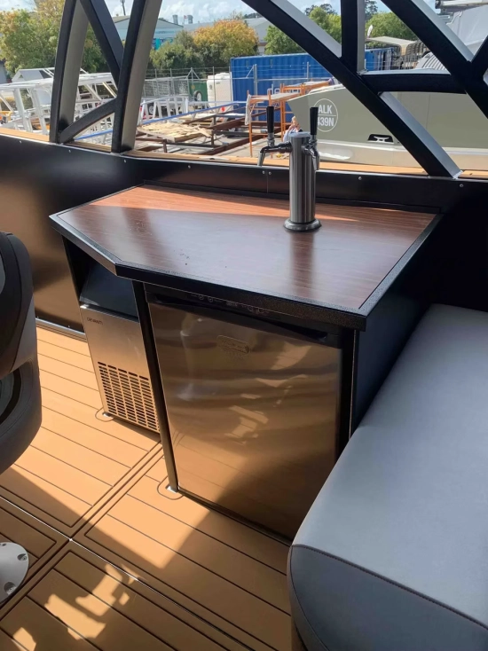 Finish Line Sports Cat & Enclosed Cabin Open nuevo en venta
