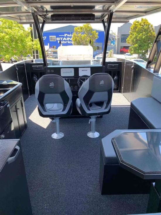 Finish Line Sports Cat & Enclosed Cabin Open nuevo en venta