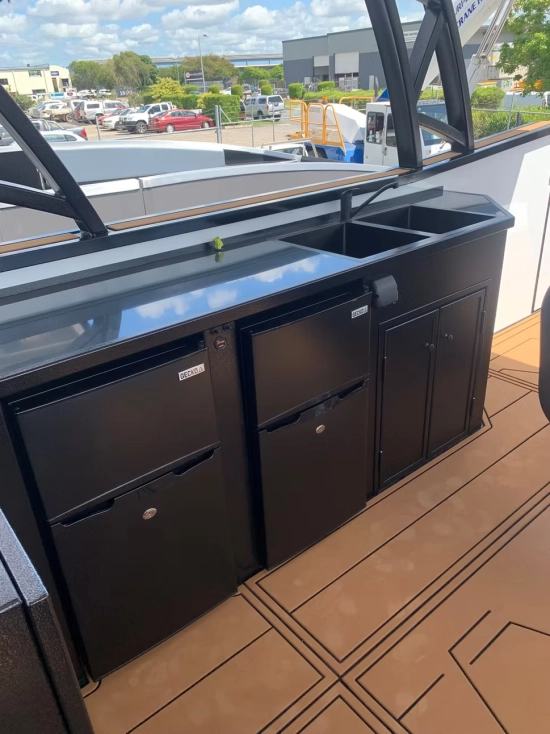 Finish Line Sports Cat & Enclosed Cabin Open nuevo en venta