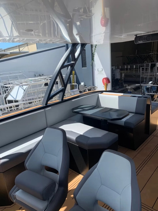 Finish Line Sports Cat & Enclosed Cabin Open nuevo en venta