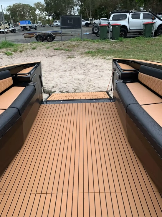 Finish Line Sports Cat & Enclosed Cabin Open nuevo en venta