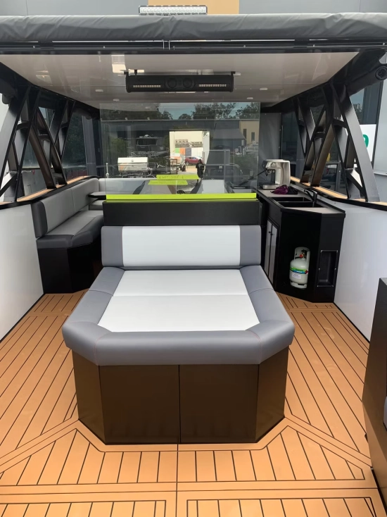 Finish Line Sports Cat & Enclosed Cabin Open nuevo en venta