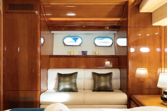 Ferretti 80 de segunda mano en venta