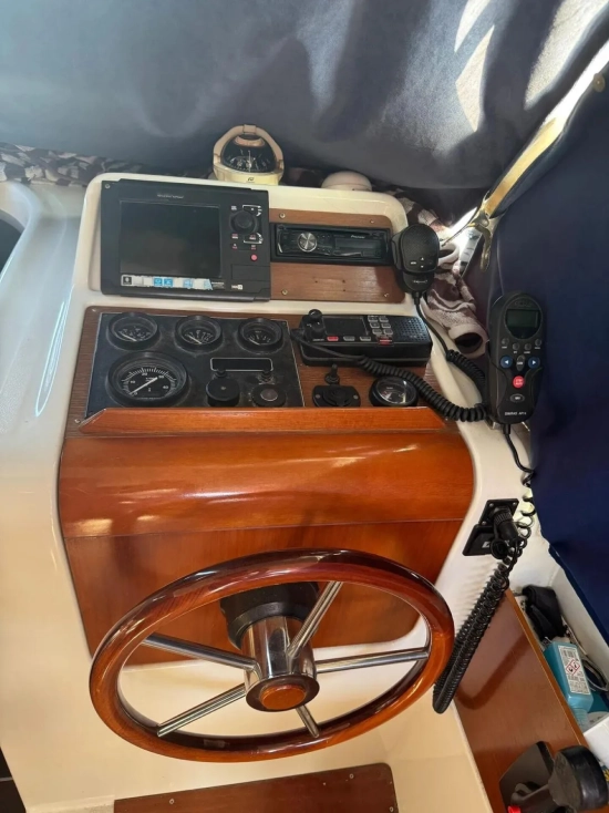 Beneteau Antares 760 usado à venda