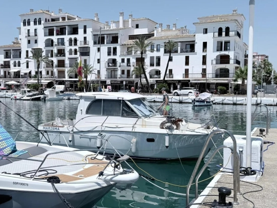 Beneteau Antares 760 usado à venda