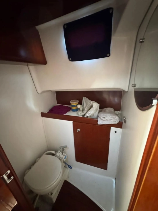 Beneteau Antares 760 usado à venda
