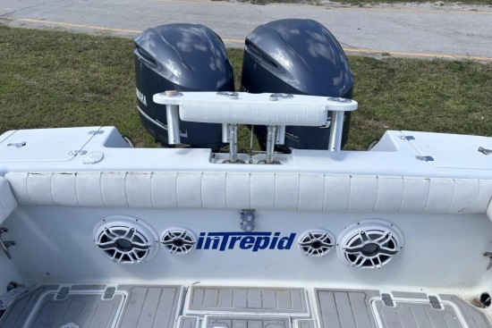 Intrepid Boats 322 Cuddy usado à venda