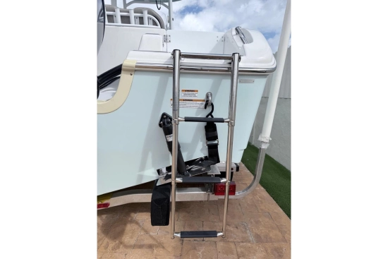 Sea Pro 222 Center Console usado à venda