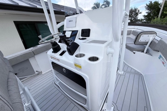 Sea Pro 222 Center Console usado à venda