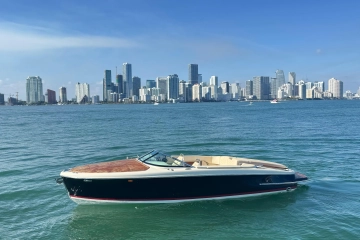 Chris Craft Capri 27 usado à venda