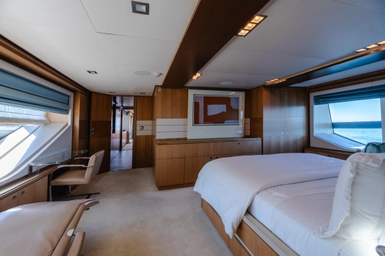 Ferretti Custom Line 100 usata in vendita