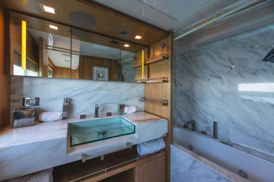 Ferretti Custom Line 100 usata in vendita