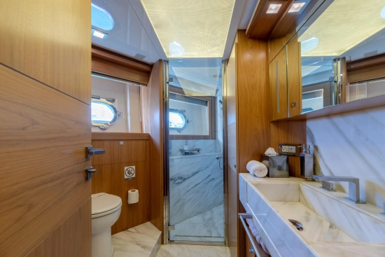 Ferretti Custom Line 100 usata in vendita