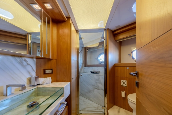 Ferretti Custom Line 100 usata in vendita