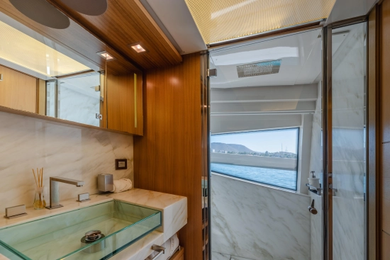 Ferretti Custom Line 100 usata in vendita
