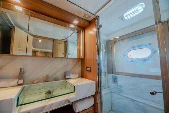 Ferretti Custom Line 100 usata in vendita