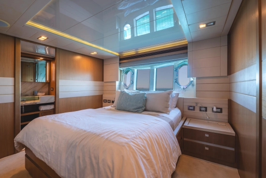 Ferretti Custom Line 100 usata in vendita