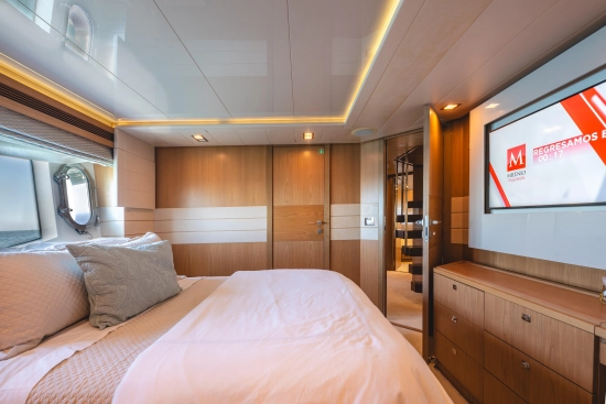 Ferretti Custom Line 100 usata in vendita