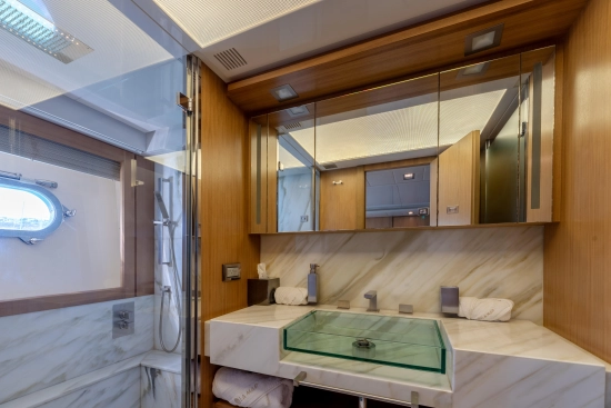 Ferretti Custom Line 100 usata in vendita